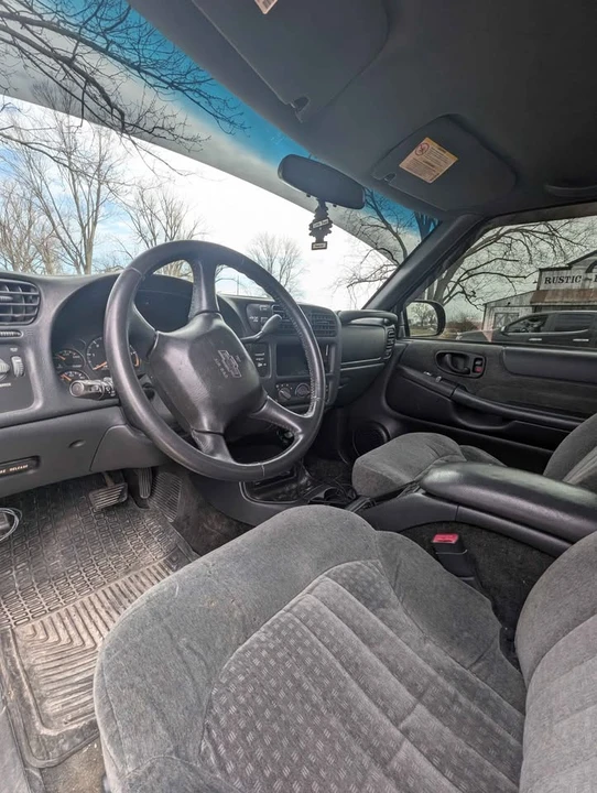 2002 Chevrolet S-10 - Image 6 of 13