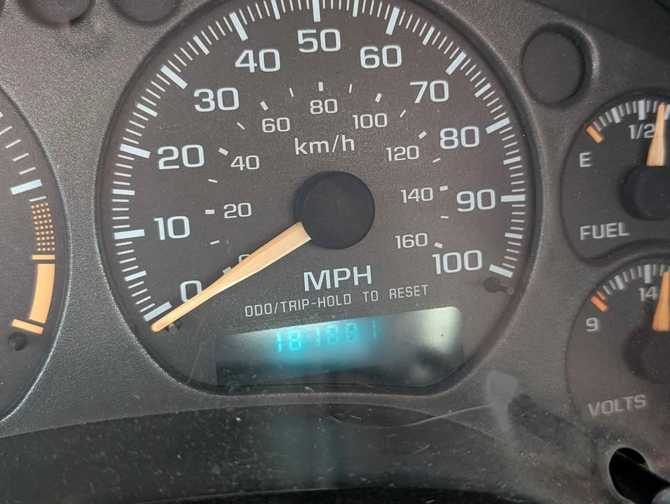 2002 Chevrolet S-10 - Image 8 of 13