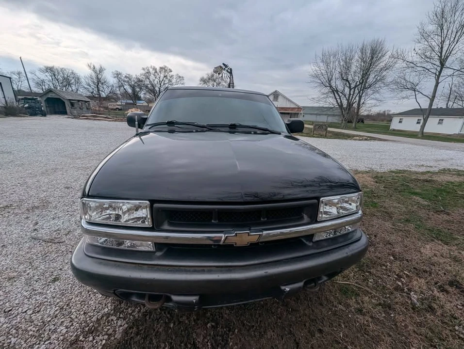 2002 Chevrolet S-10 - Image 3 of 13
