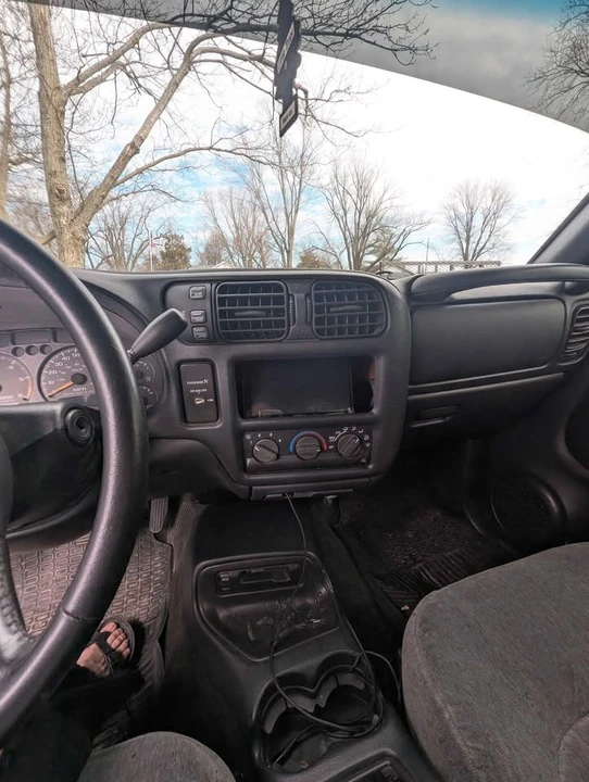 2002 Chevrolet S-10 - Image 11 of 13