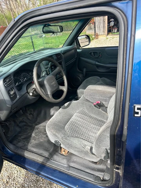 2002 Chevrolet S-10 - Image 3 of 8