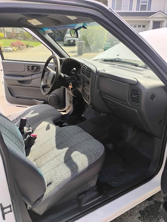 2002 Chevrolet S-10 - Image 8 of 12