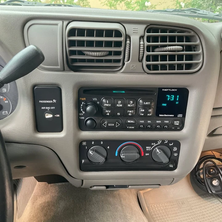 2002 Chevrolet S-10 - Image 14 of 20