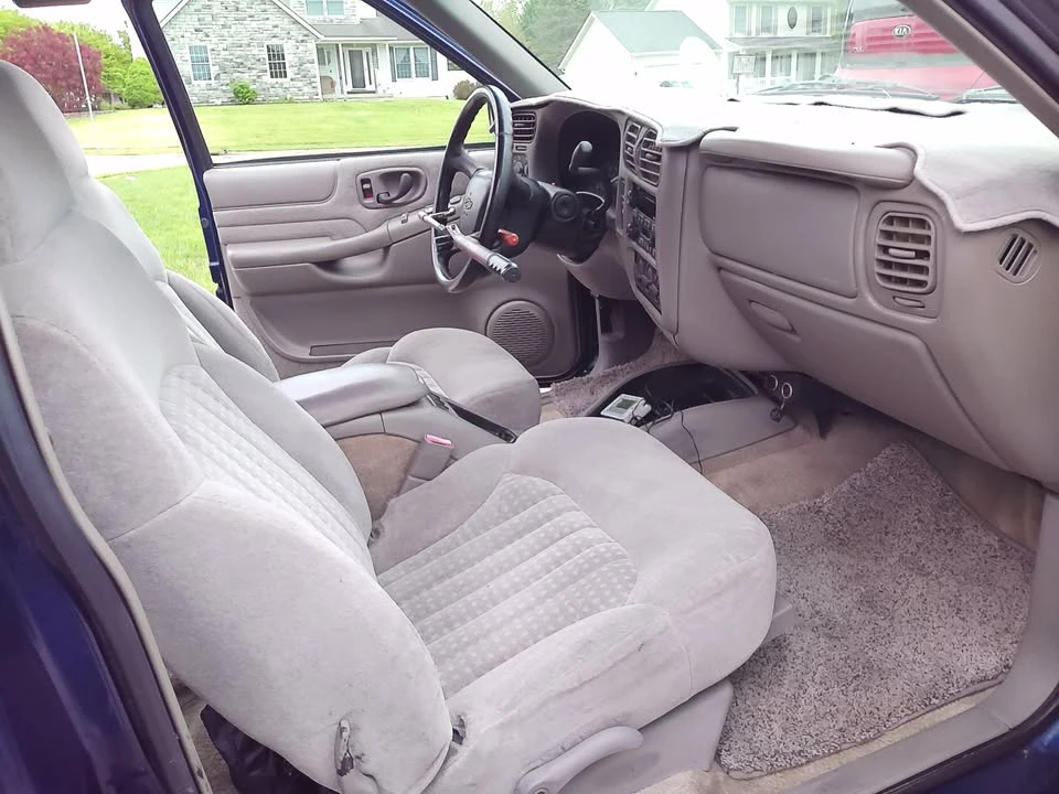 2002 Chevrolet S-10 - Image 6 of 7