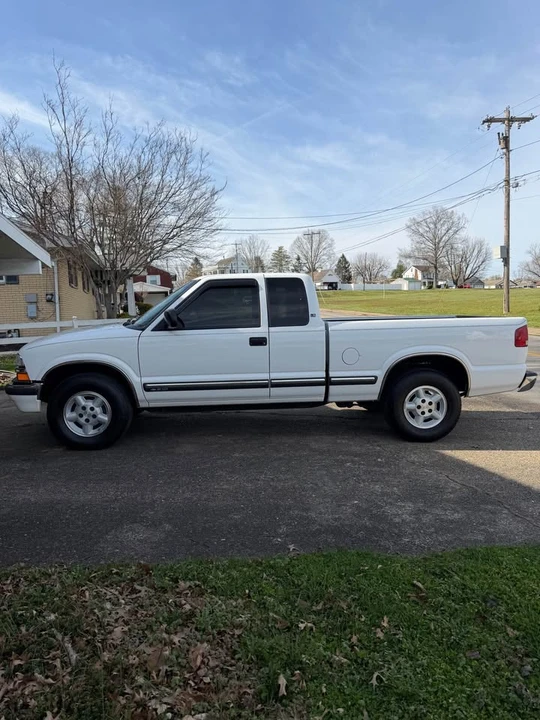 2002 Chevrolet S-10 Blazer 2nd Gen - Image 3 of 10