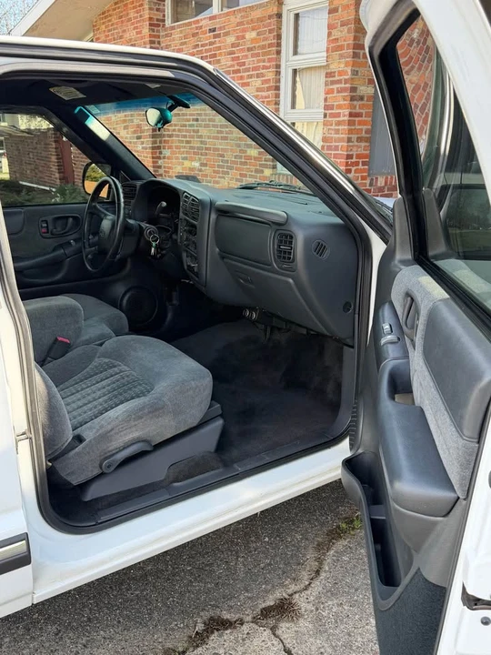 2002 Chevrolet S-10 Blazer 2nd Gen - Image 8 of 10