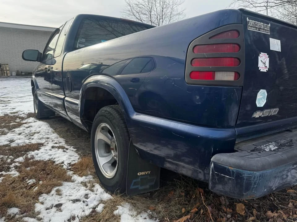 2002 Chevrolet S-10 - Image 3 of 8