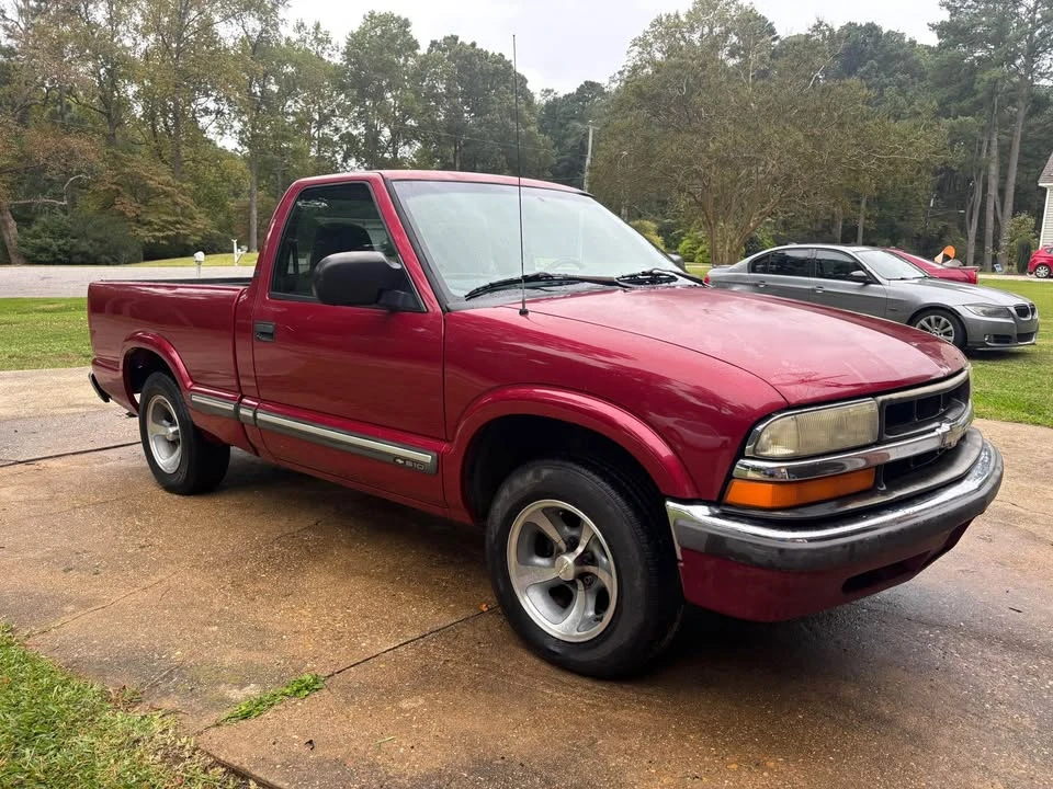 2002 Chevrolet S-10 - Image 2 of 10