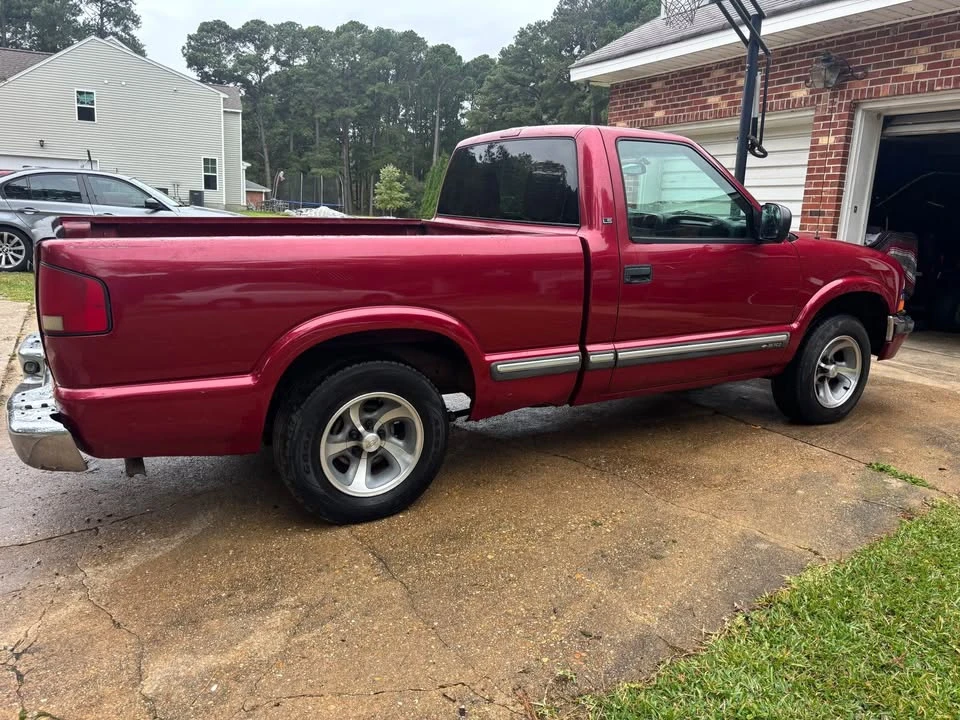 2002 Chevrolet S-10 - Image 3 of 10