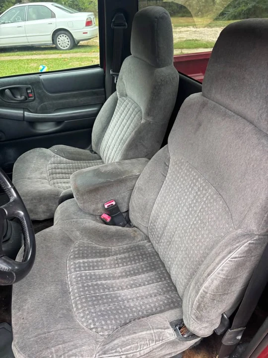 2002 Chevrolet S-10 - Image 7 of 10