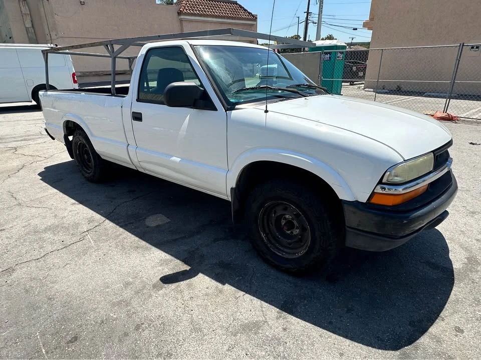 2002 Chevrolet S-10 - Image 2 of 9