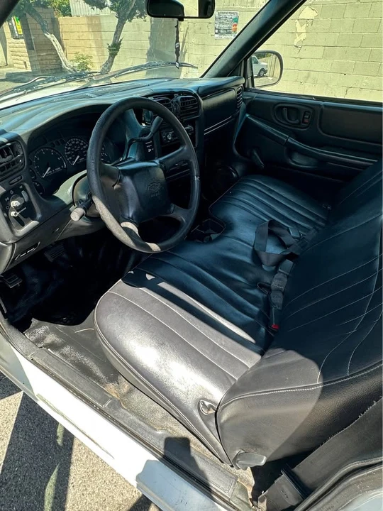 2002 Chevrolet S-10 - Image 3 of 9