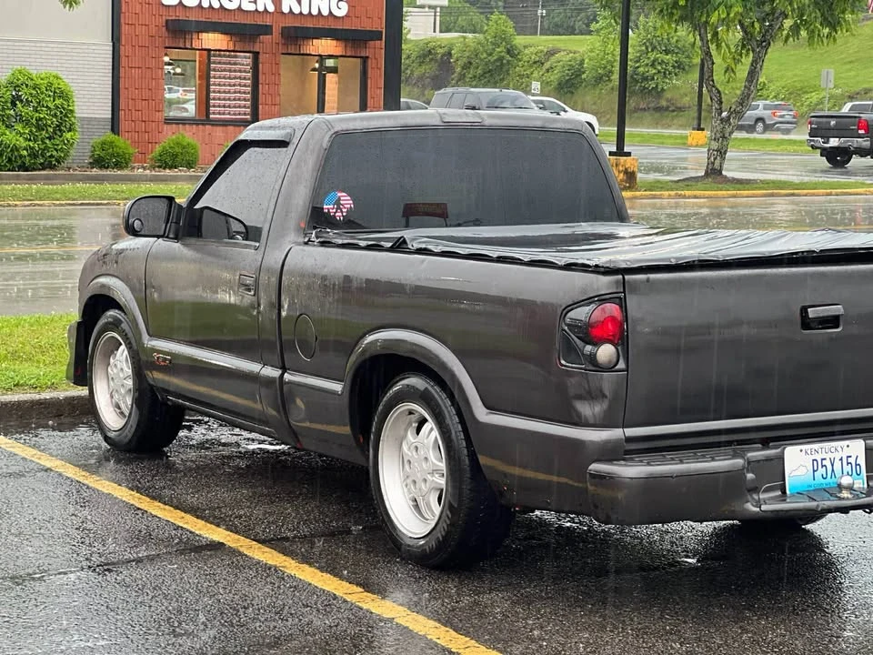 2002 Chevrolet S-10 - Image 2 of 2