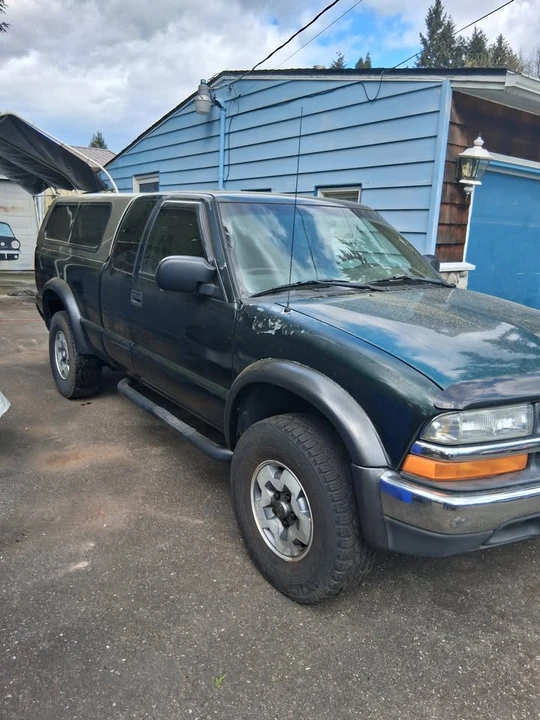 2002 Chevrolet S-10 - Image 2 of 6