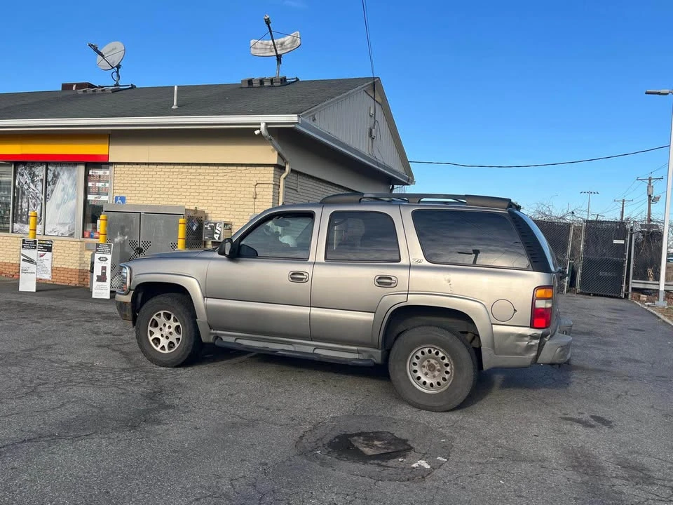 2002 Chevrolet Tahoe 2nd Gen - Image 3 of 4