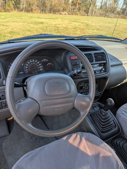 2002 Chevrolet Tracker - Image 2 of 7