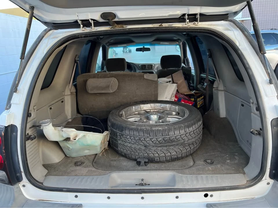 2002 Chevrolet Trailblazer - Image 6 of 6
