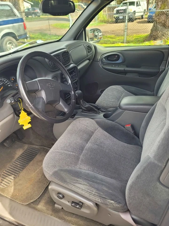 2002 Chevrolet Trailblazer - Image 7 of 12