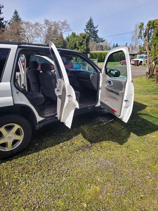 2002 Chevrolet Trailblazer - Image 5 of 12