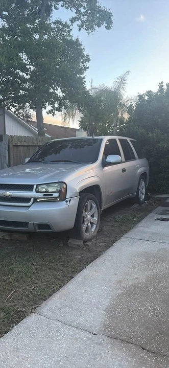 2002 Chevrolet Trailblazer - Image 2 of 4