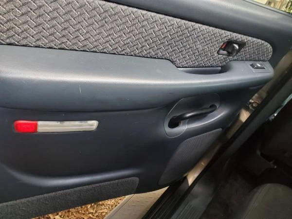 2002 Chevrolet Avalanche - Image 19 of 21
