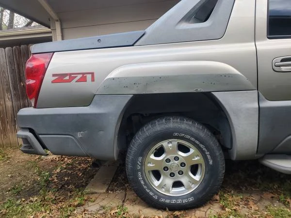 2002 Chevrolet Avalanche - Image 7 of 21