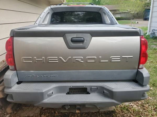 2002 Chevrolet Avalanche - Image 10 of 21