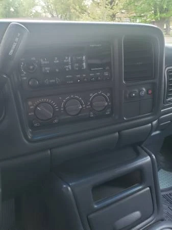 2002 Chevrolet Avalanche - Image 18 of 21