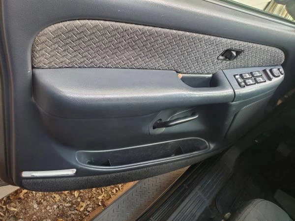 2002 Chevrolet Avalanche - Image 15 of 21