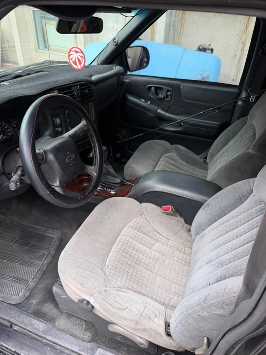 2002 Chevrolet S-10 Blazer 2nd Gen - Image 6 of 6