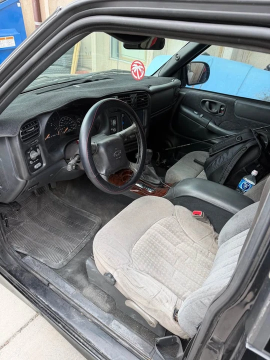 2002 Chevrolet S-10 Blazer 2nd Gen - Image 4 of 6