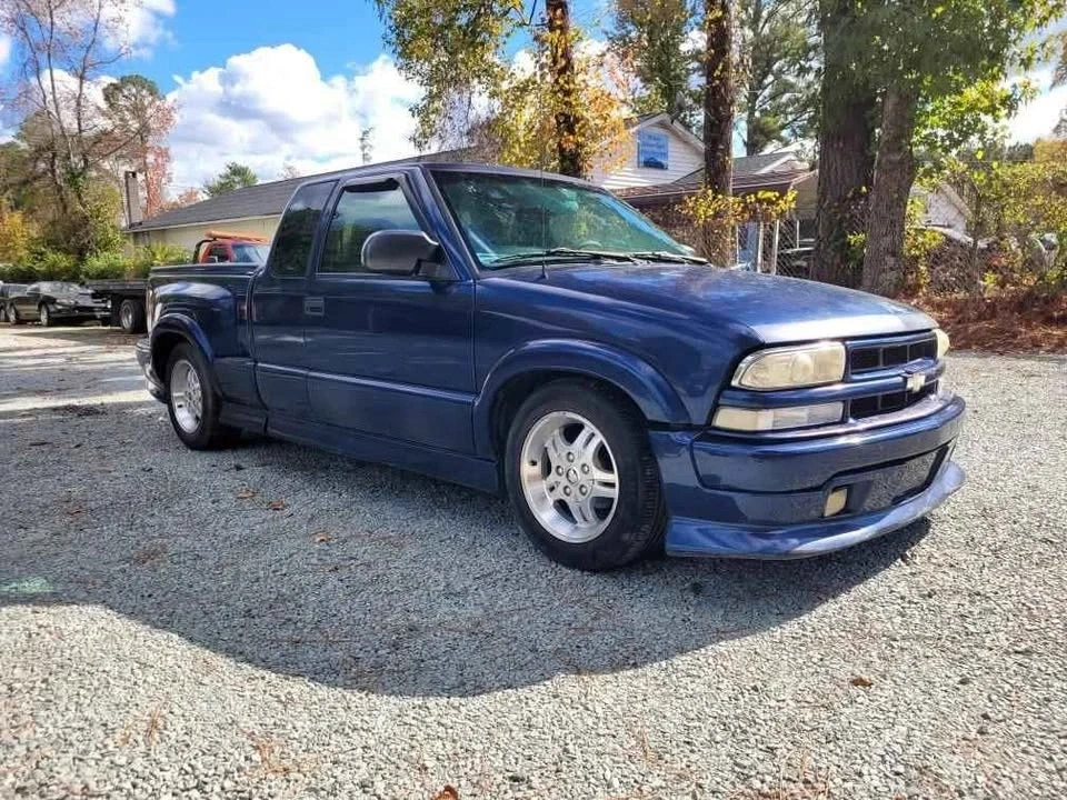 2002 Chevrolet S-10 - Image 2 of 5