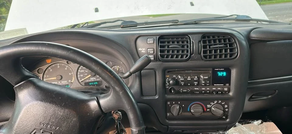 2002 Chevrolet S-10 - Image 4 of 8