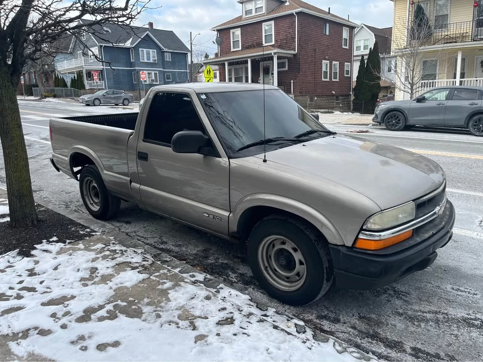 2002 Chevrolet S-10 - Image 2 of 7