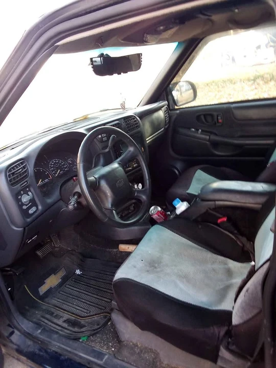 2002 Chevrolet S-10 - Image 2 of 8