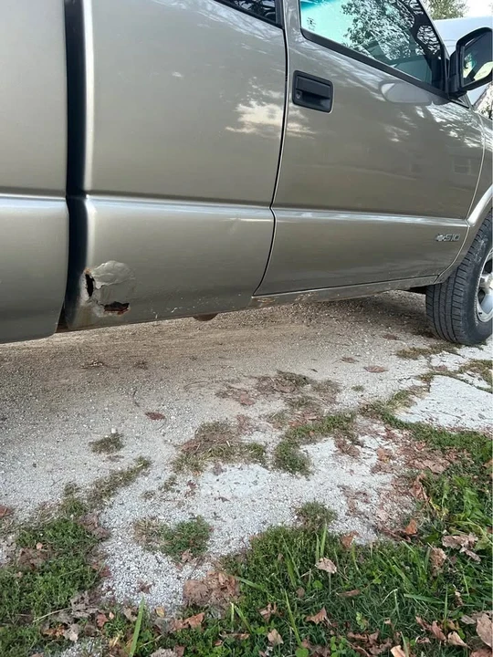 2002 Chevrolet S-10 - Image 2 of 10
