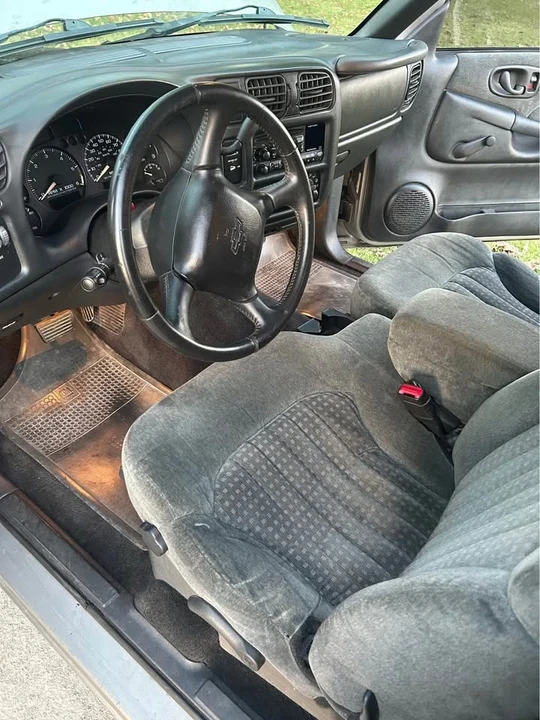 2002 Chevrolet S-10 - Image 7 of 10