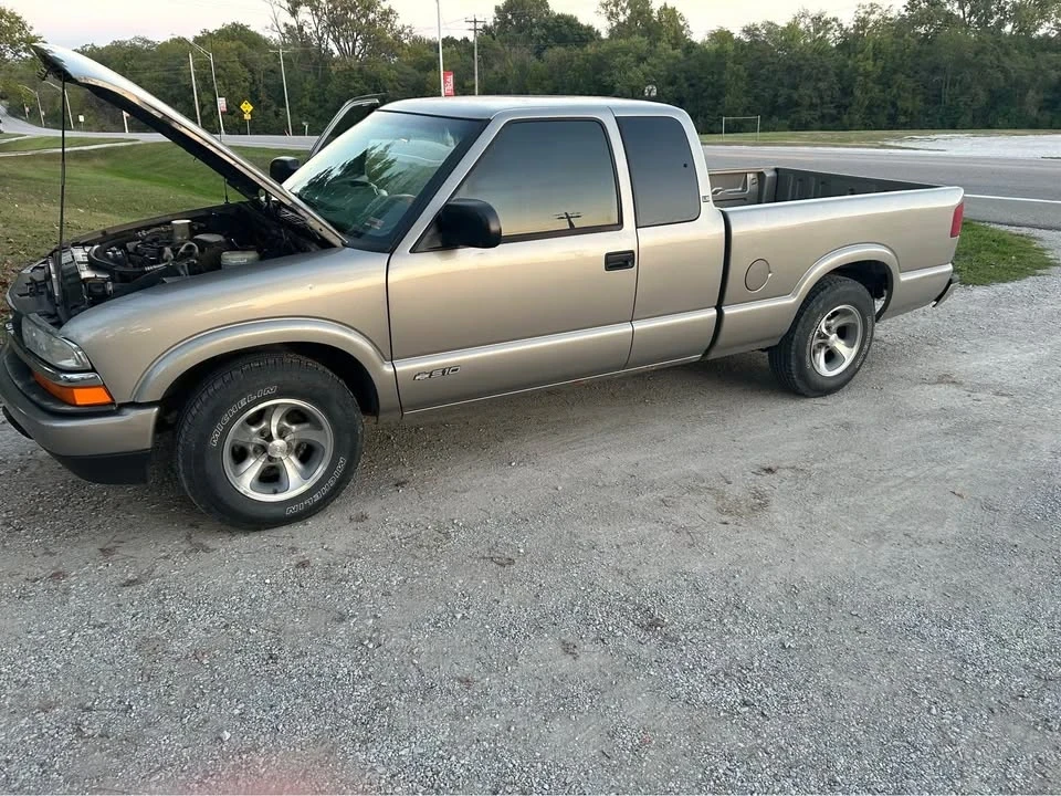 2002 Chevrolet S-10 - Image 8 of 10