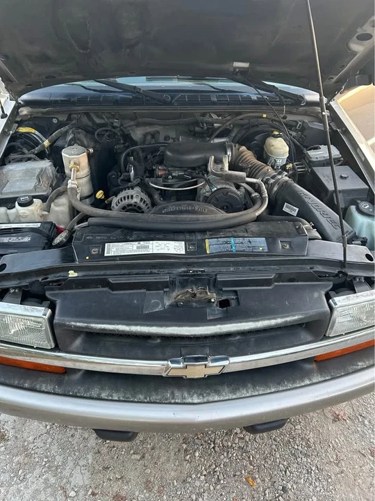 2002 Chevrolet S-10 - Image 4 of 10