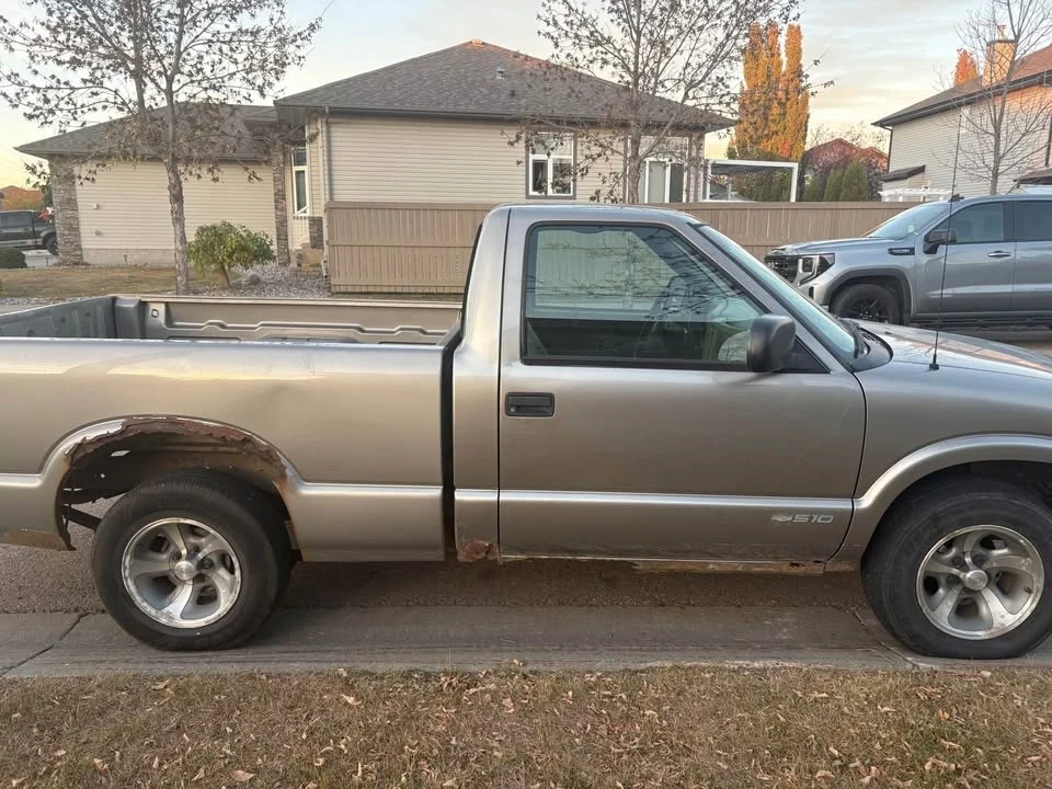 2002 Chevrolet S-10 - Image 4 of 4