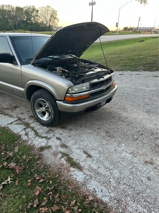 2002 Chevrolet S-10 - Image 9 of 10