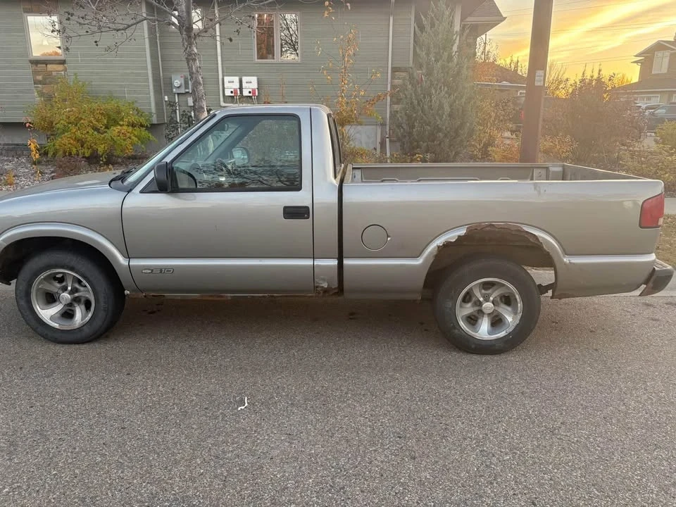 2002 Chevrolet S-10 - Image 2 of 4