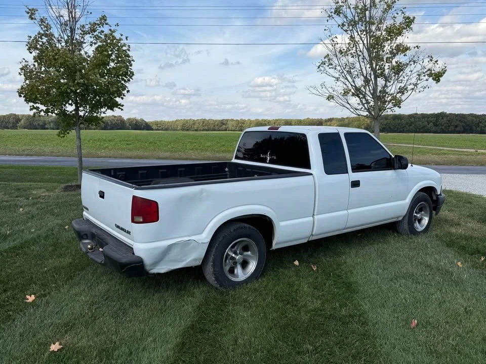 2002 Chevrolet S-10 - Image 4 of 5