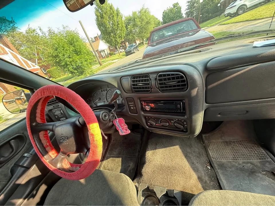 2002 Chevrolet S-10 - Image 3 of 9