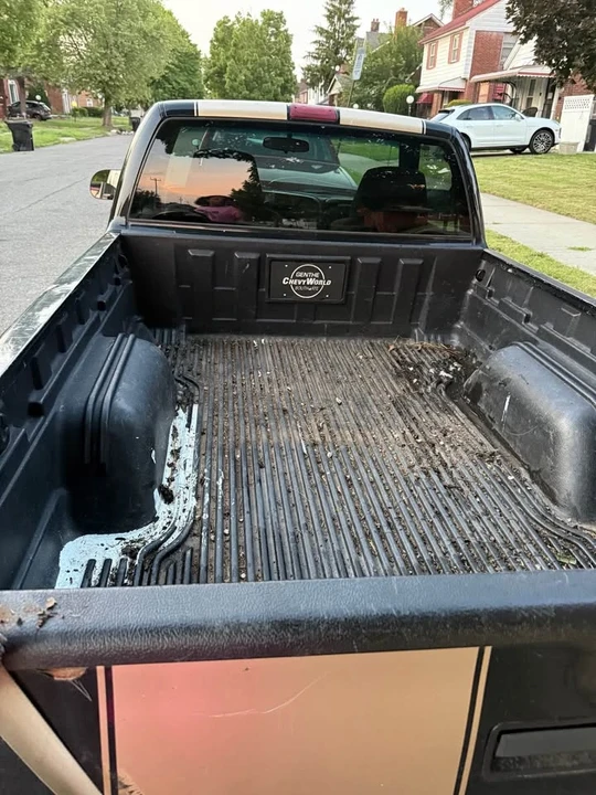 2002 Chevrolet S-10 - Image 8 of 9