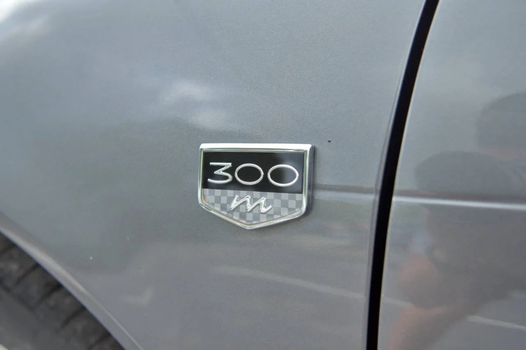 2002 Chrysler 300 - Image 11 of 12