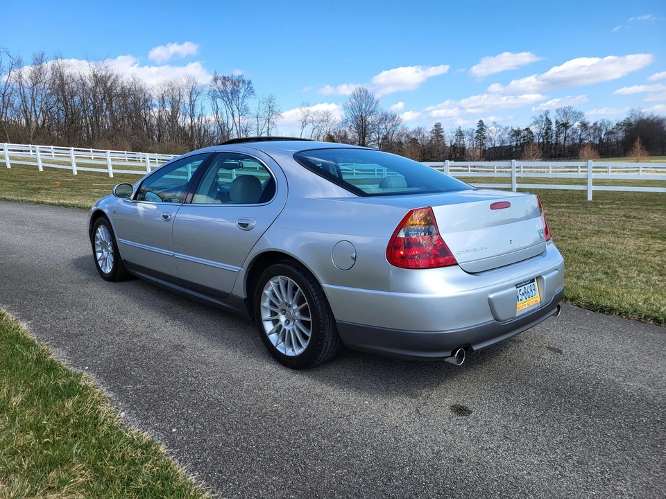 2002 Chrysler 300 - Image 18 of 31
