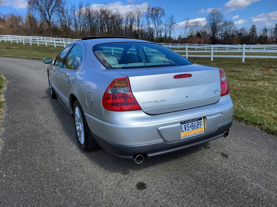 2002 Chrysler 300 - Image 17 of 31