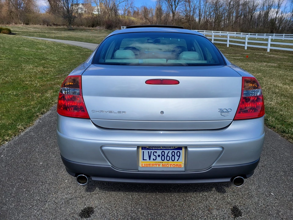 2002 Chrysler 300 - Image 16 of 31