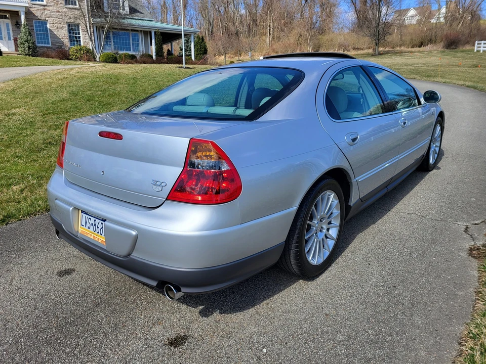 2002 Chrysler 300 - Image 15 of 31